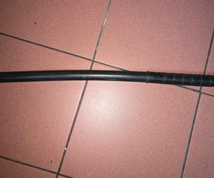 Nie chciał mu przygotować ciepłej przekąski w sklepie. Klient go pchnał, kasjer wyciągnął pałę i rozpętało się piekło!