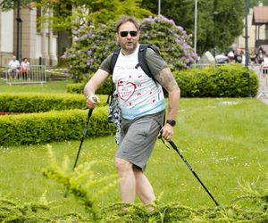 Tomasz Karolak - buntownik i prowokator. Wyznania o zarobkach i szmańskich obrzędach budzą skrajne emocje