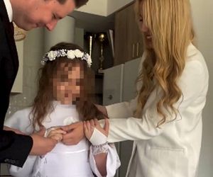 Pierwsza Komunia Święta córki Schreiberów. Marianna w towarzystwie nowego partnera