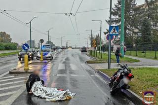 Motocyklista położył maszynę, bo nie chciał wjechać w elkę