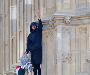   Zamknięto obszar wokół Big Bena. Na wieżę wspiął się mężczyzna z flagą Palestyny