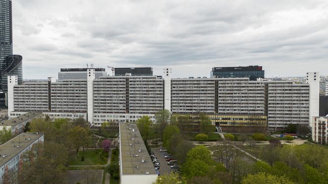 Titanic w centrum Wrocławia. Szesnastopiętrowy galeriowiec przy Powstańców Śląskich to jeden z największych molochów we Wrocławiu