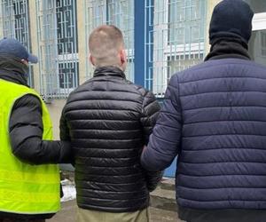 19-latek oszukiwał „na policjanta”. Jest już w rękach prawdziwych policjantów