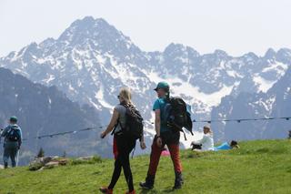 Tłumy w Tatrach. Słoneczna pogoda przyciągnęła turystów na szlaki