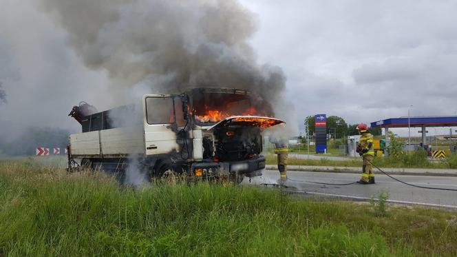 Ciężarówka w płomieniach