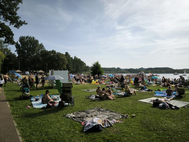 Długi sierpniowy weekend na plaży w Osiecznej