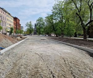 Tak teraz wygląda plac Wolności w Bydgoszczy. Powrót kwiaciarek ponownie opóźniony