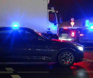 Horror na Puławskiej. Kierowca zatrzymał autokar na środku drogi. Jeden z pasażerów zmarł podczas jazdy