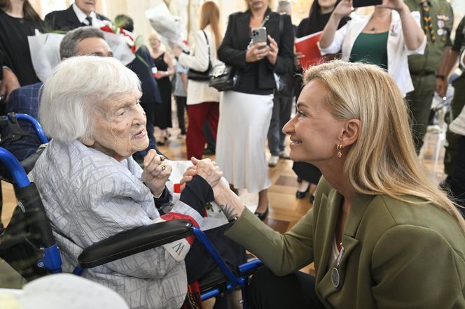 Dziennikarka "Super Expressu" Izabela Kraj odznaczona medalem "Dumni z Powstańców"