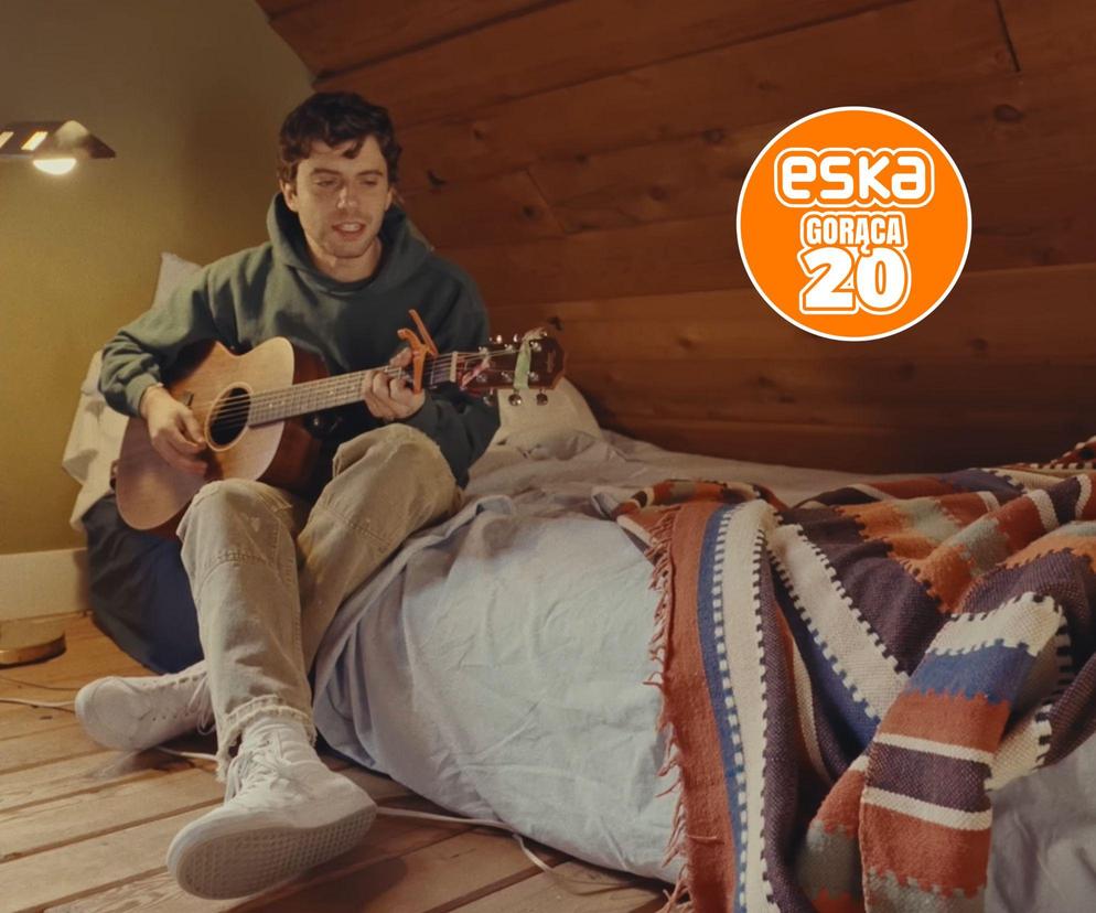 Chłopak z gitarą na szczycie Gorącej 20 Radia ESKA. Belong Together hitem numer 1!