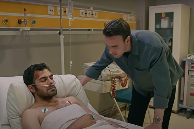 Alper chce zabić Halila. Planuje przyłożyć do jego twarzy poduszkę... 