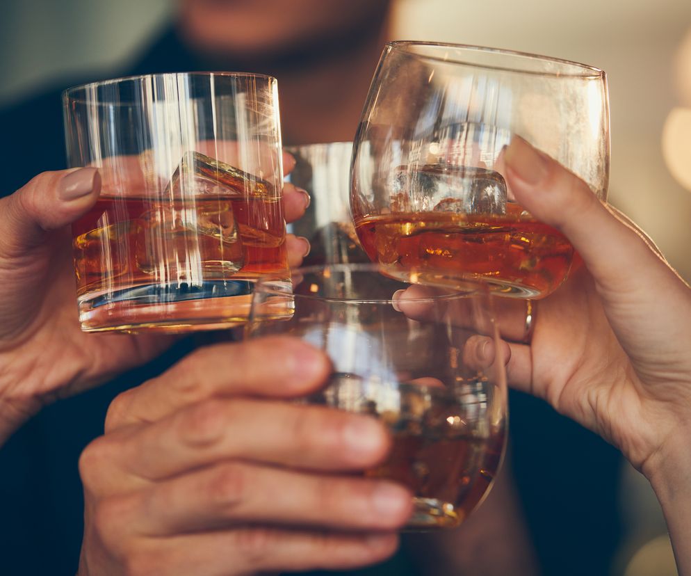 Odstaw alkohol na miesiąc i zobacz, co się stanie. Eksperci zdradzają, jak to zrobić