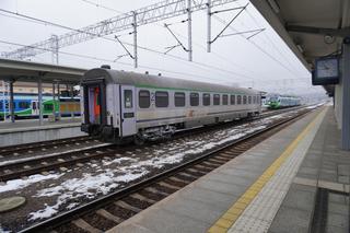 Ewakuacja wagonu na dworcu PKP w Rzeszowie. Powodem duszący dym 