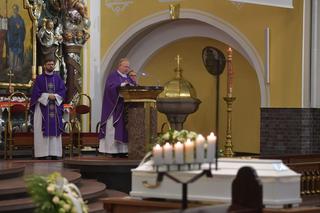 Pogrzeb Sebastiana z Katowic: Te słowa księży chwytają za serce. Wspomnieli płaczące niebo i śmierć Chrystusa