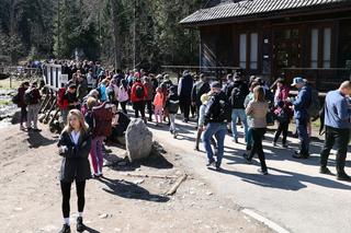 Tłumy w Tatrach podczas majówki 2023