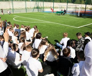 Prezenty dla nauczycieli na koniec roku szkolnego 2024/25. Kwiaty i czekoladki to już przeszłość!