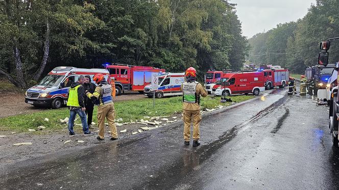 Wypadek w pobliżu Konotopu  - autobus z tirem 