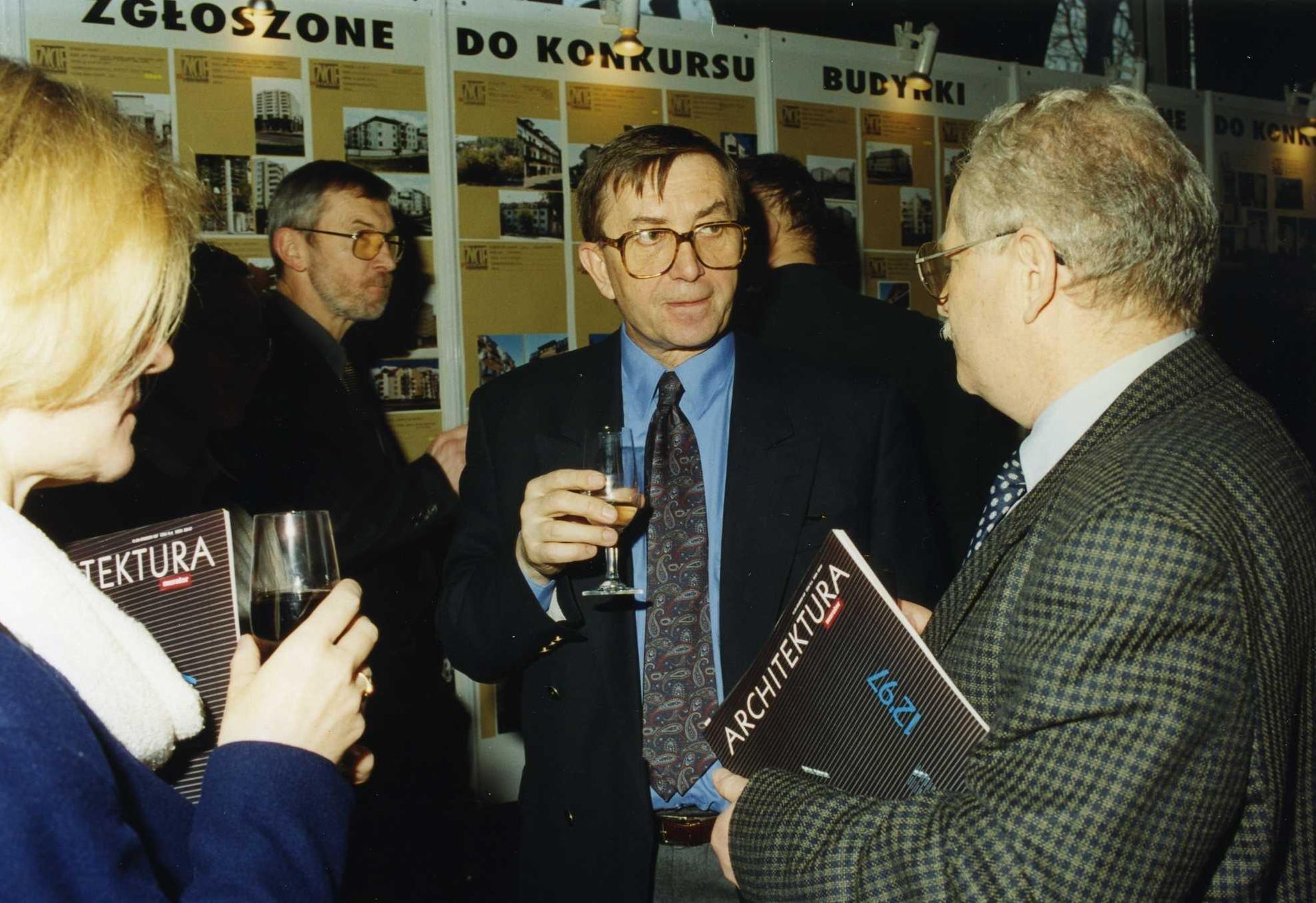 ŻYCIE W ARCHITEKTURZE, wystawa pokonkursowa, w środku Jacek Cybis