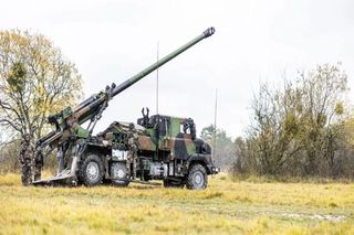 Francja przekaże Ukrainie wszystkie tegoroczne haubice Caesar. Ile ich trafi do walczących?