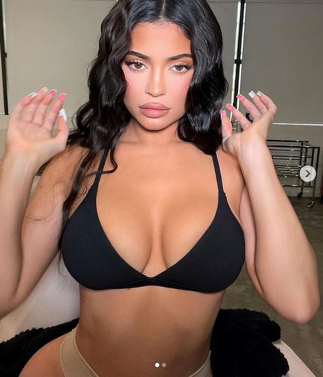 Zakochany fan prześladuje Kylie Jenner! Znowu dobijał sie do drzwi