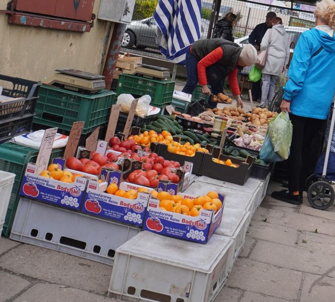 Ceny warzyw i owoców na targowisku w Skarżysku