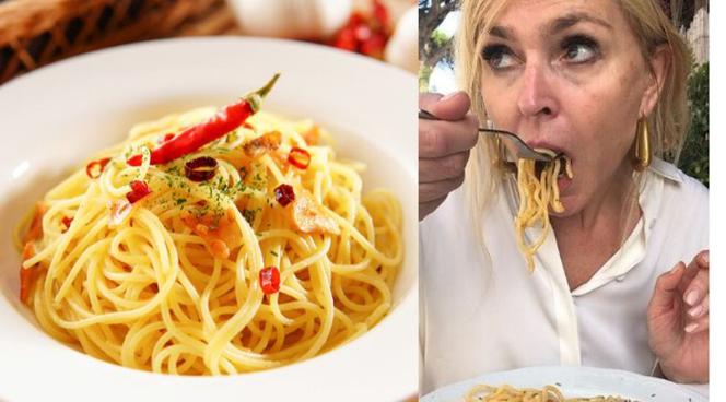 Monika Olejnik bezkarnie opycha się makaronem al dente. Zobacz przepis jak go przygotować!