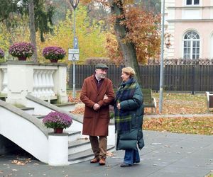 	Barwy szczęścia odc. 3170. Józefina Rawiczowa (Elżbieta Jarosik), Andrzej Zastoja-Modelski (Leon Charewicz)