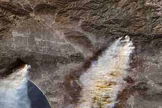 Wstrząsające zdjęcia z Los Angeles. Połacie spalonych domów