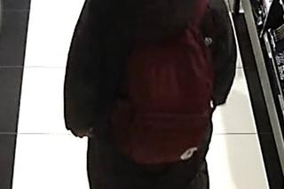 Ukradł perfumy w walentynki i zniknął! Ściga go bydgoska policja 