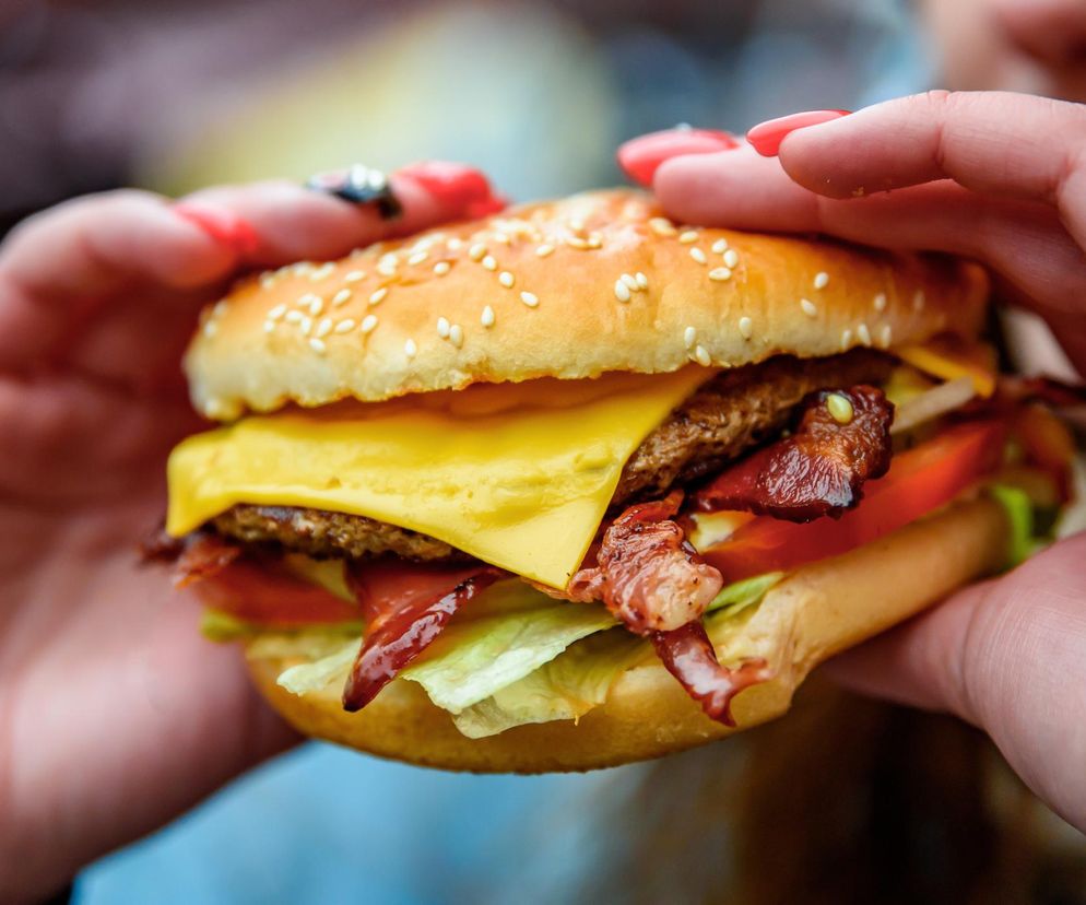 Tłusta dieta osłabia pamięć? Ekspert wyjaśnia, jak odwrócić ten proces