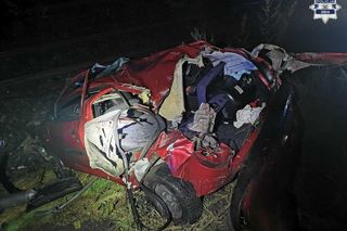  Miał promil i wiózł 3-letnie dziecko. W auto wjechała lokomotywa