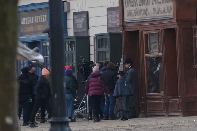 Gwiazdy marzną na planie "Lalki"