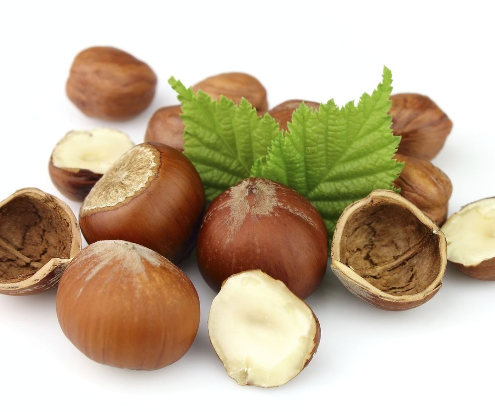 Orzechy laskowe , podobnie jak inne orzechy, posiadają liczne  właściwości  i  wartości odżywcze , warto więc, by znalazły się na stałe w codziennej diecie.