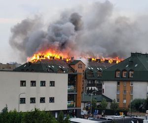 Pożar bloku mieszkalnego w Ząbkach 