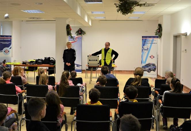 Uczestnicy akcji "Bezpieczne ferie" z wizytą u sądeckich policjantów