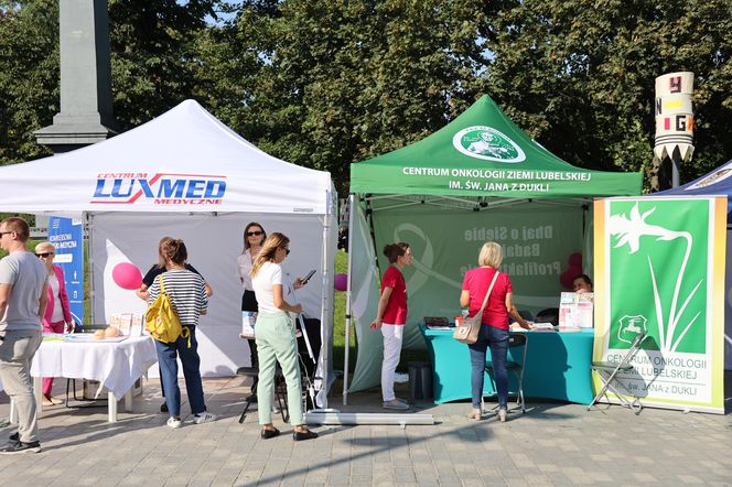 W centrum Lublina królował róż! Przez miasto przeszedł Marsz Różowej Wstążki