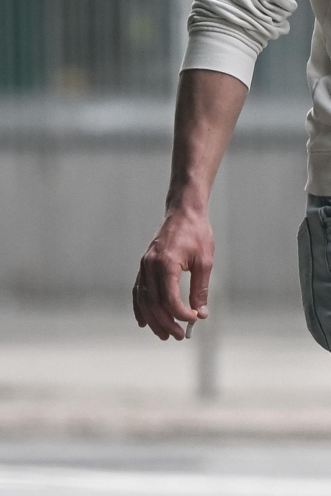 Filip Gurłacz na spacerze z żoną i synem. Nie zwalczył nałogu 