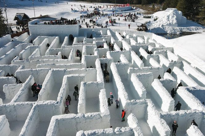 Śnieżny Labirynt Snowlandia w otoczeniu Tatrzańskiego Parku Narodowego w Zakopanem