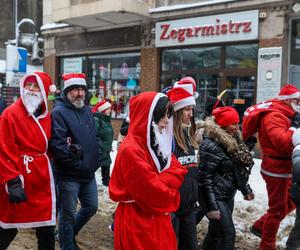 Parada w Mikołajów w Chorzowie na koniec Mikołajowego Festiwalu Czekolady z... owadami