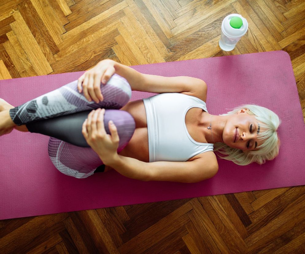Jogę można zacząć ćwiczyć w domu - wcześniej warto jednak zapoznać się z zasadami prawidłowego oddechu.