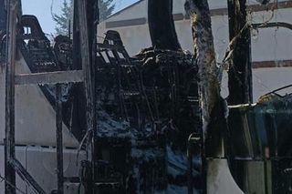  Konstantynów Łódzki. Pożar dwóch autokarów doprowadził do kłębów dymu nad miastem [ZDJĘCIA]