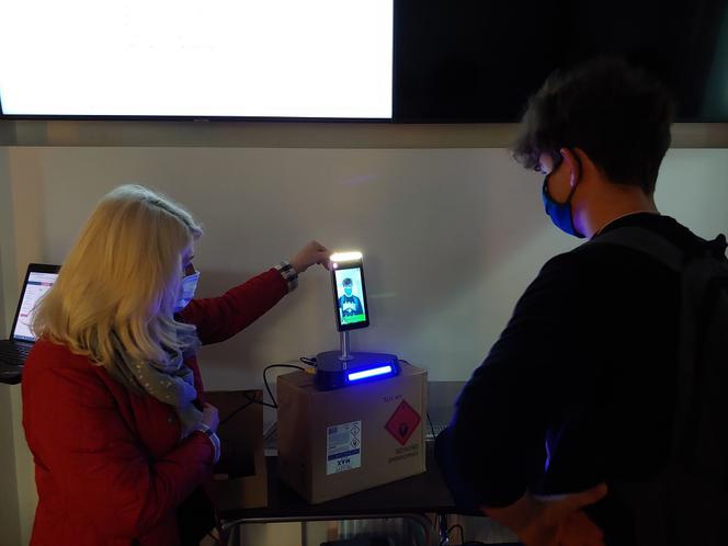 Bezdotykowe mierzenie temperatury w szkołach [FOTO]