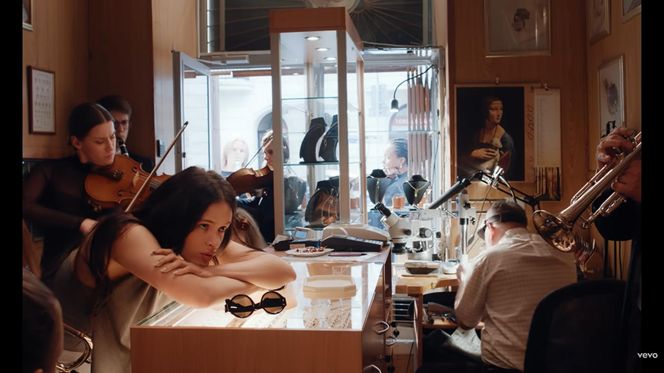 Rosalía nagrała teledysk w Polsce. Te kultowe miejsca w Warszawie odwiedziła hiszpańska gwiazda