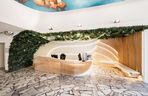 Galeria pod Plafonem i strefa wejściowa Dolnośląskiej Biblioteki Publicznej na rynku
