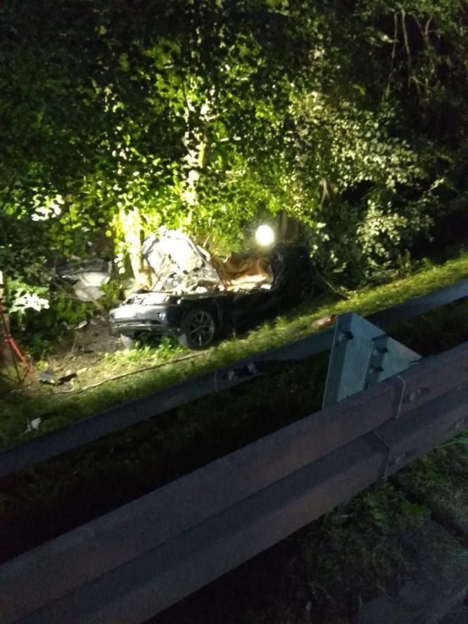 W wypadku BMW w  Jabłonicy Polskiej zginęło dwóch strażaków [ZDJĘCIA]