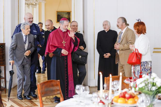 Ojciec Mateusz 26 sezon. Ksiądz Mateusz (Artur Żmijewski) biskupem w Pałacu w Jabłonnie