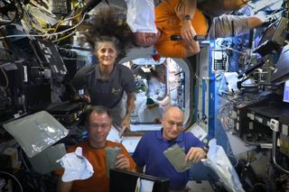 Thanksgiving astronautów bez grawitacji, ale z brukselką i wędzonym indykiem