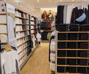 Sklep UNIQLO przy Marszałkowskiej w Warszawie po remoncie 10.2025
