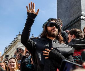 Jared Leto zagrał spontaniczny koncert pod pomnikiem Mickiewicza w Krakowie