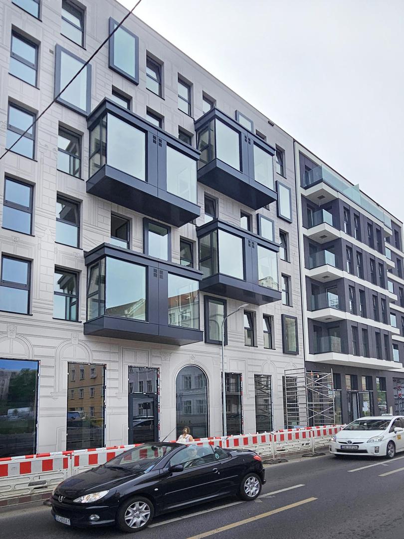 Nowa Kurkowa we Wrocławiu - zdjęcia elewacji i wnętrz budynku w trakcie prac wykończeniowych